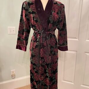 Victoria's Secret Luxury Velvet Floral Robe - Black & Burgundy w gold metallic